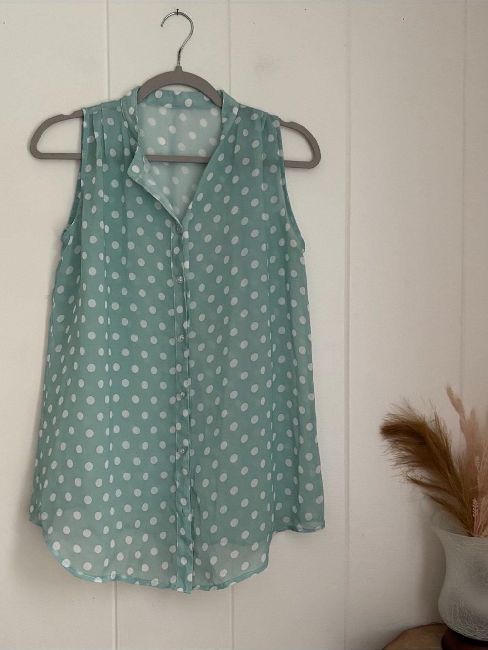 Sleeveless Polka Dot Button-Front Blouse - Mint Green